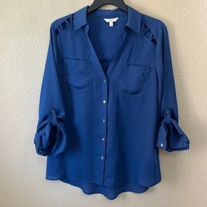 Candie’s  women roll up long sleeve m buttoned blue shirt , size L